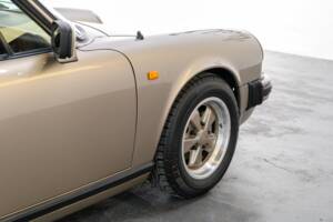 Image 32/36 of Porsche 911 Carrera 3.2 (1984)