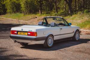 Bild 14/36 von BMW 318i (1991)