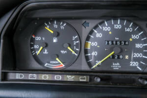 Image 15/50 of Mercedes-Benz 190 E (1986)