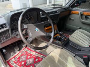 Bild 12/15 von BMW 735i (1984)