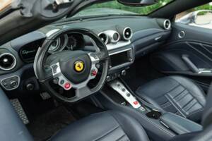 Bild 48/50 von Ferrari California T (2014)