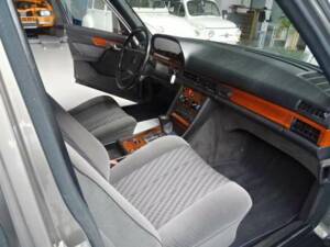 Bild 8/20 von Mercedes-Benz 300 SE (1990)