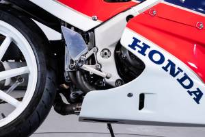 Bild 14/48 von Honda DUMMY (1988)