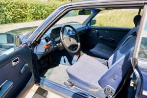 Bild 54/99 von Mercedes-Benz 230 CE (1983)