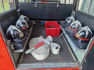 Image 7/54 of Land Rover 109 (1970)