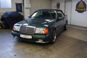 Image 7/38 of Mercedes-Benz 300 CE-24 (1992)