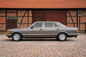 Bild 10/76 von Mercedes-Benz 500 SEL (1985)
