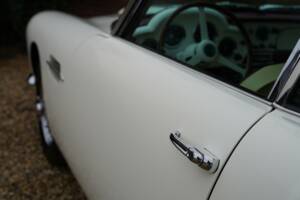 Afbeelding 32/50 van Aston Martin DB 4 (1961)