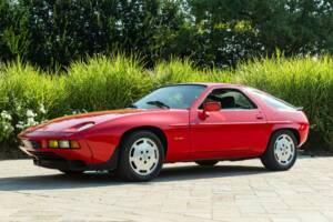 Image 10/50 of Porsche 928 S (1984)