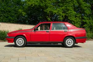 Obraz 4/47 pojazdu Alfa Romeo 75 1.6 (1991)