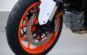 Image 32/83 of KTM 1290 Super Duke R (2018)