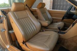 Image 24/46 de Mercedes-Benz 300 CE (1988)