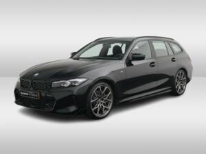 Obraz 4/50 pojazdu BMW 330i xDrive Touring (2025)
