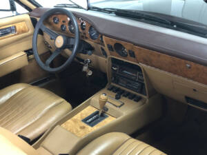 Immagine 22/32 di Aston Martin V8 Volante (1982)