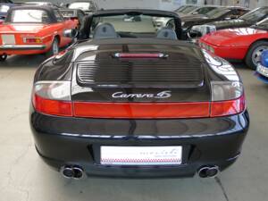 Image 26/41 of Porsche 911 Carrera 4S (2004)