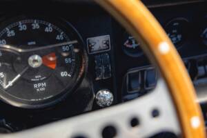 Image 46/50 de Jaguar E-Type (1969)