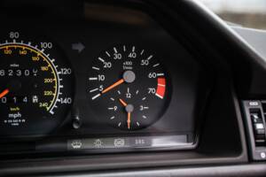 Immagine 28/47 di Mercedes-Benz E 220 (1995)