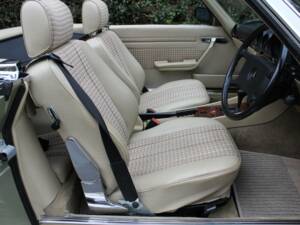 Image 9/18 of Mercedes-Benz 300 SL (1986)