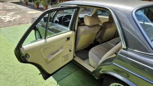 Image 38/71 of Mercedes-Benz 240 D (1980)