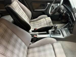 Afbeelding 19/26 van BMW 320i (1985)