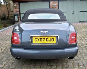 Image 17/50 of Bentley Azure (2007)