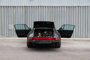 Image 49/108 de Porsche 911 Carrera 3.2 (1989)