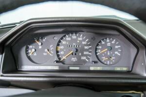 Image 19/50 of Mercedes-Benz 300 TD (1986)