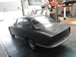 Image 22/26 of Alfa Romeo 2600 Sprint (1962)