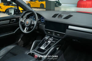 Immagine 17/24 di Porsche Cayenne Turbo (2018)