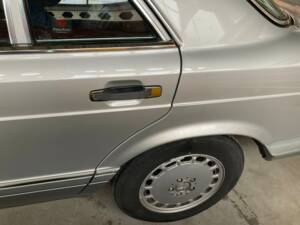 Afbeelding 12/38 van Mercedes-Benz 420 SEL (1986)