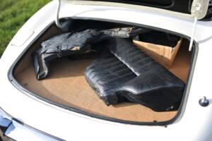 Image 35/39 of Jaguar E-Type V12 (1972)