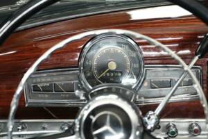 Image 13/30 of Mercedes-Benz 300 d (1958)