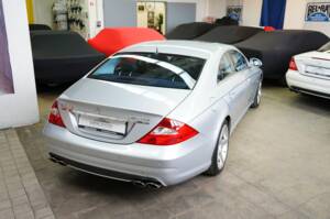 Afbeelding 14/44 van Mercedes-Benz CLS 55 AMG (2005)