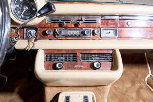 Bild 24/47 von Mercedes-Benz 280 SE (1970)