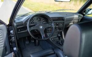 Immagine 20/35 di BMW 320i (1988)
