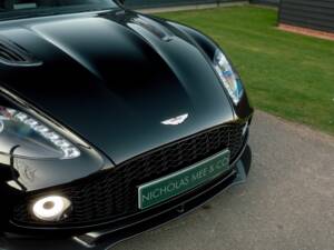 Imagen 17/50 de Aston Martin Vanquish Zagato Shooting Brake (2019)