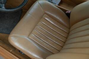 Image 26/46 de Mercedes-Benz 300 CE (1988)