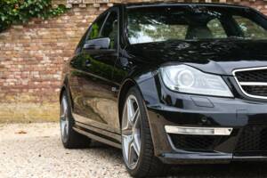 Image 32/50 of Mercedes-Benz C 63 AMG (2012)