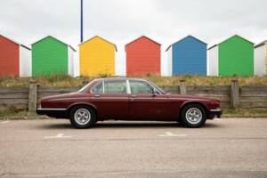 Image 37/50 of Daimler Double Six (1983)