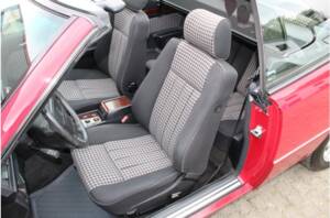 Bild 12/14 von Mercedes-Benz E 220 (1994)