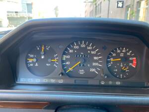 Image 4/5 of Mercedes-Benz 230 E (1991)
