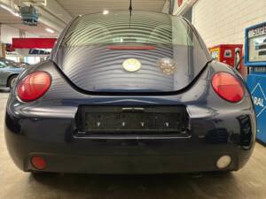 Bild 13/17 von Volkswagen New Beetle 1.4 (2002)