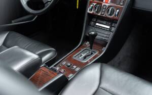 Image 32/45 of Mercedes-Benz E 220 (1995)