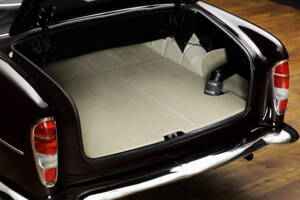 Image 30/31 of BMW 502 - 3.2 Litre Super (1960)