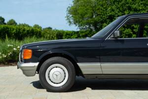 Image 13/50 of Mercedes-Benz 500 SEL (1985)