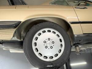 Image 46/50 of Mercedes-Benz 560 SL (1987)