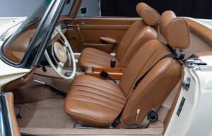 Image 25/41 of Mercedes-Benz 280 SL (1969)