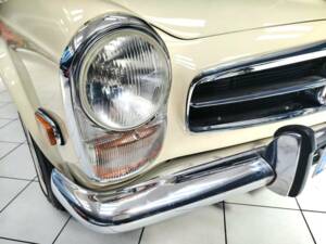 Image 13/58 de Mercedes-Benz 280 SL (1969)
