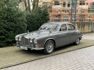 Image 3/24 of Jaguar 420 (1968)