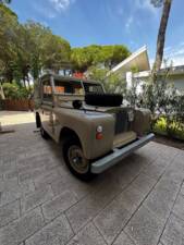 Image 2/17 of Land Rover 88 (1980)